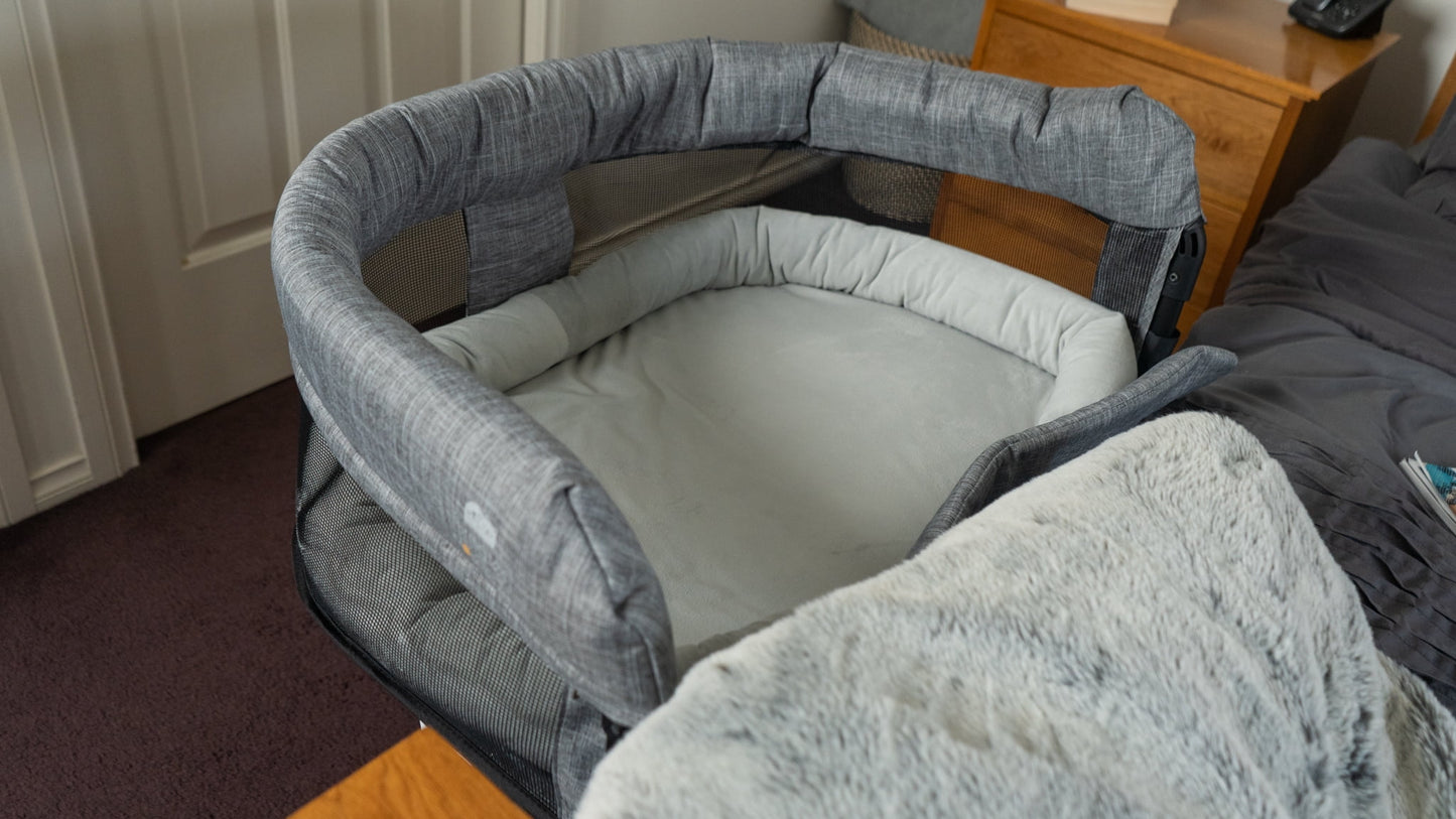 Furmates Close2Me Compact Adjustable Pet Bed for Dogs and Cats